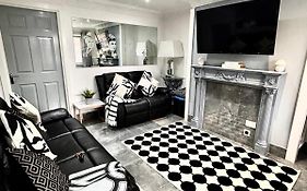 2 Bed House Sleeps 4-5